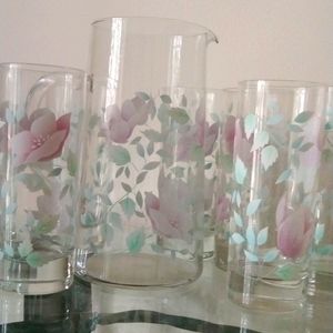 Vintage Arcopal pitcher with 7 glasses